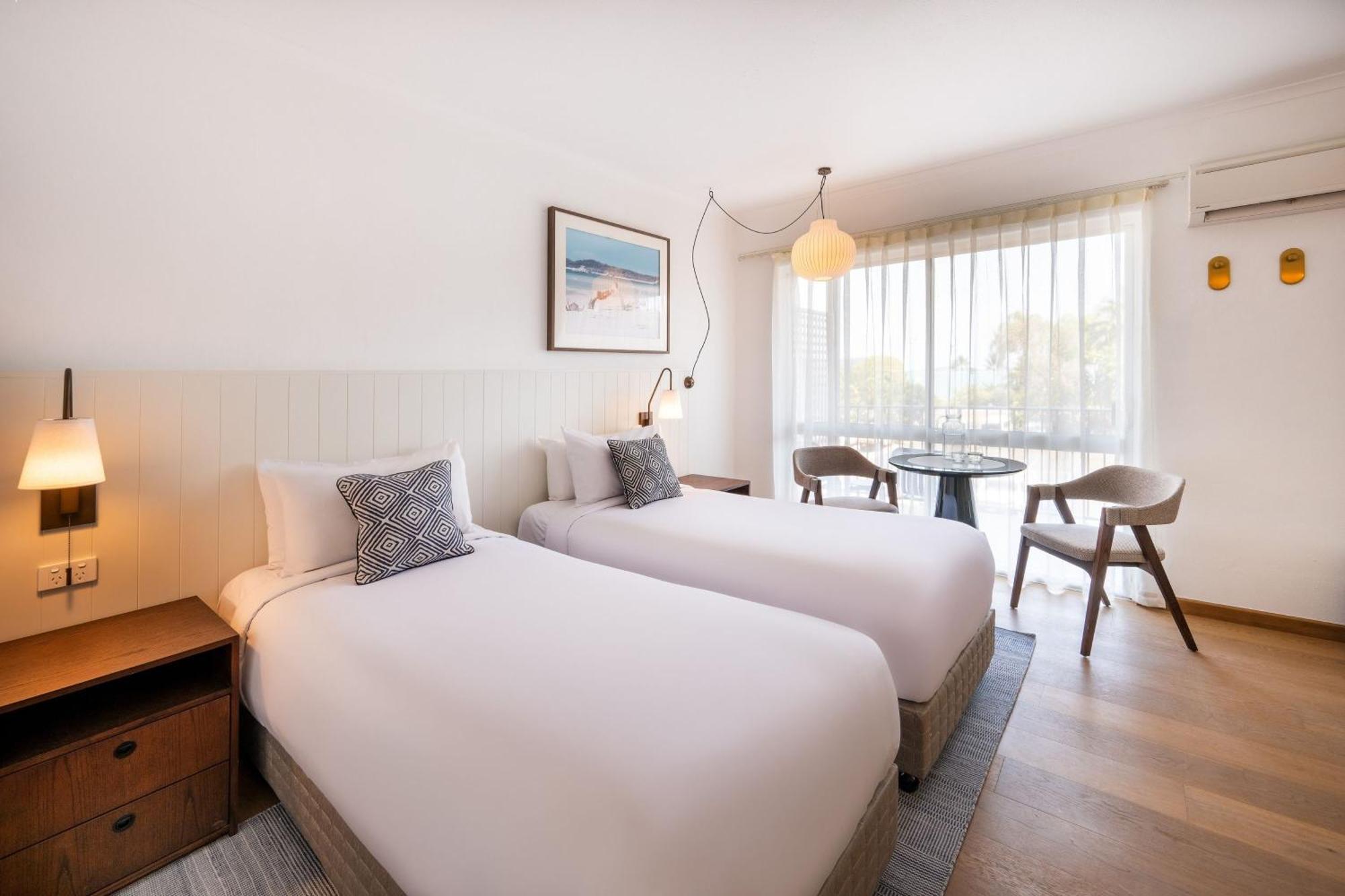 Mantra Club Croc Hotel Еърли Бийч Екстериор снимка