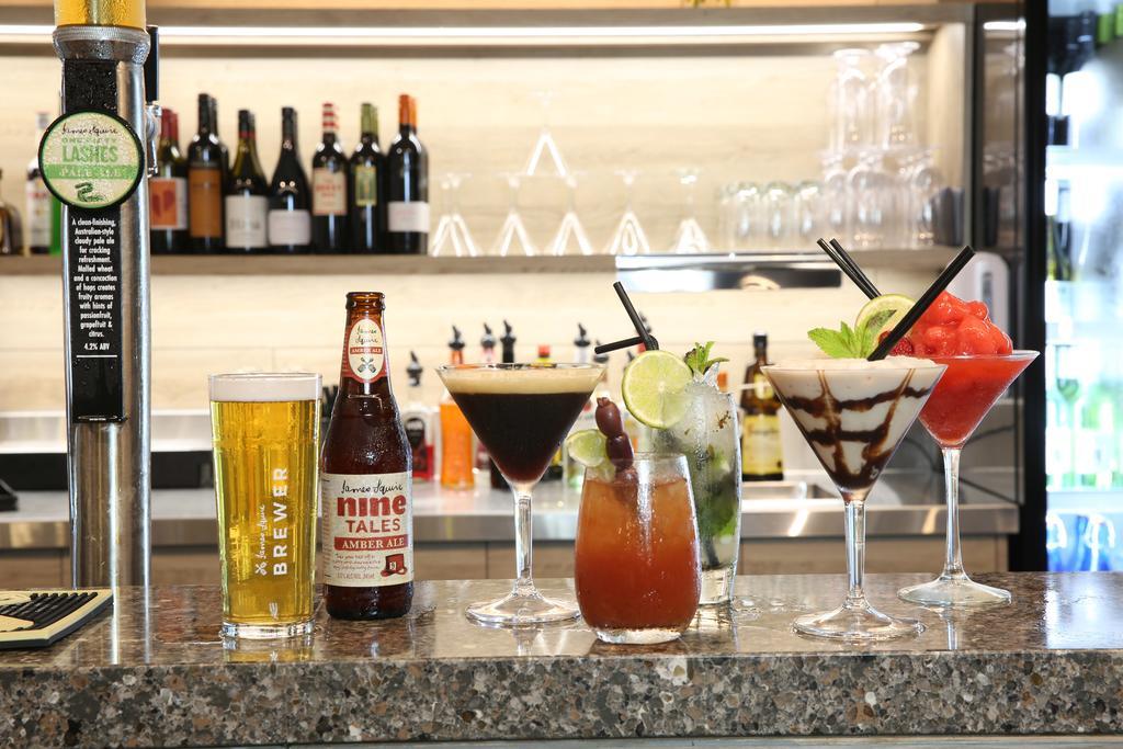 Mantra Club Croc Hotel Еърли Бийч Екстериор снимка