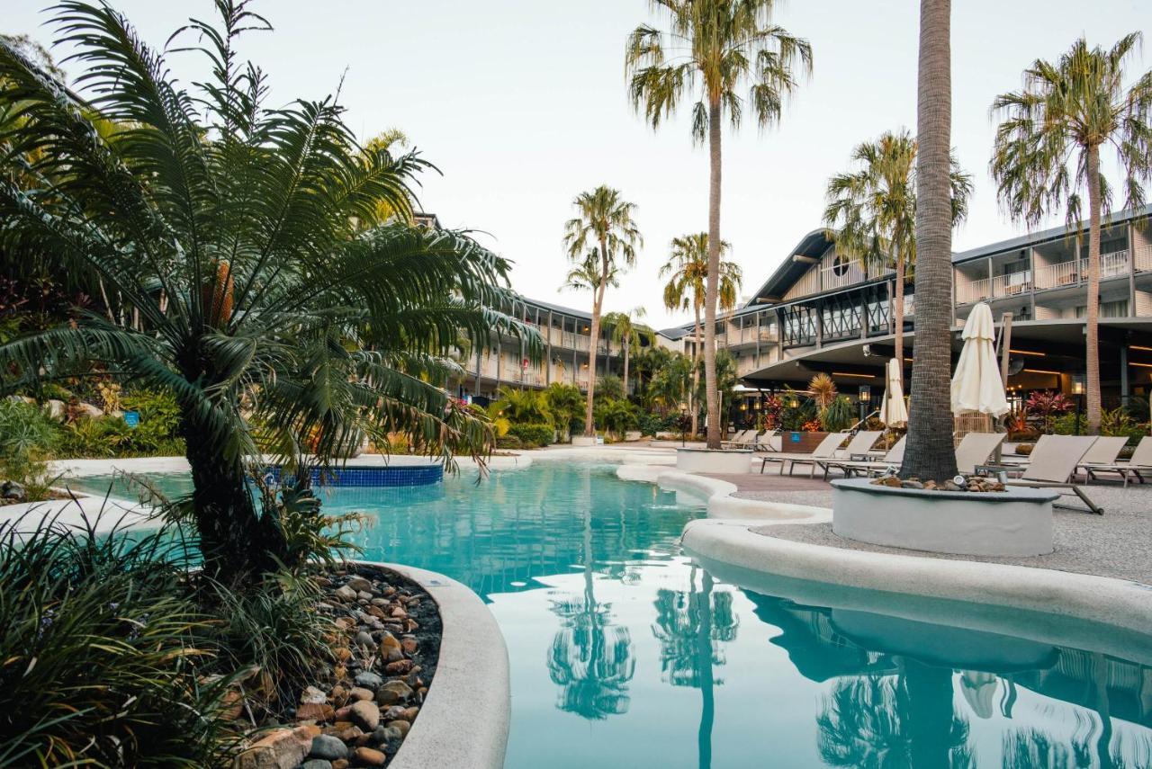 Mantra Club Croc Hotel Еърли Бийч Екстериор снимка