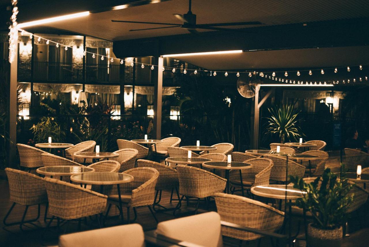 Mantra Club Croc Hotel Еърли Бийч Екстериор снимка